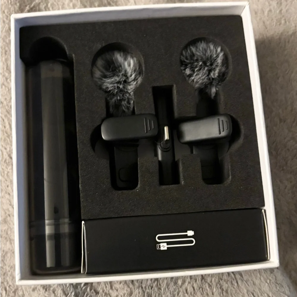 Wireless Lavalier Microphones- Black for Lighting Connectors